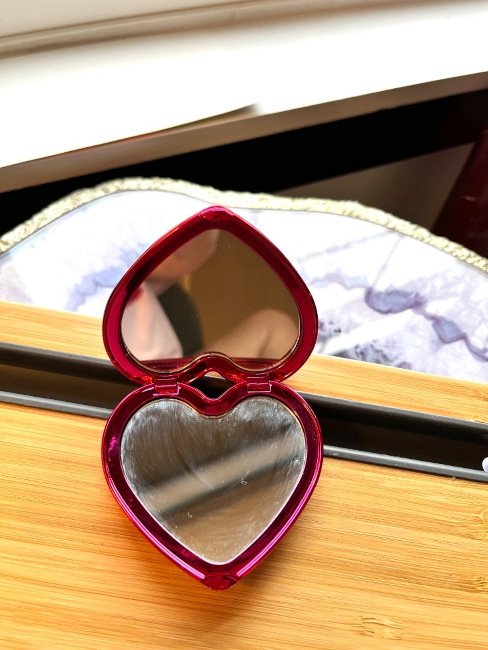 Lancome Limited Edition Shiny Hot Pink Heart Double Mirror Compact - Picture 10 of 11